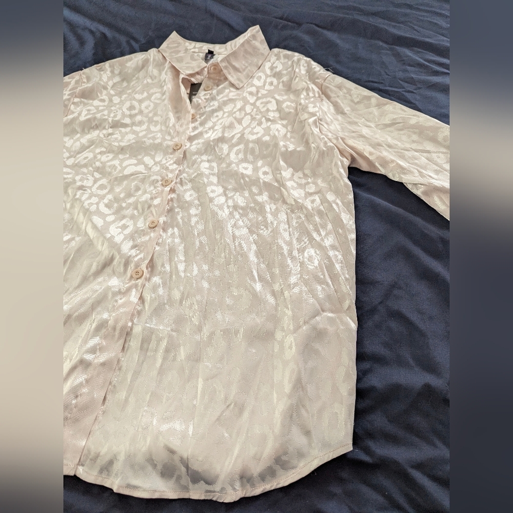 NWT BloggerLove Leopard-Print Button-Up Shirt